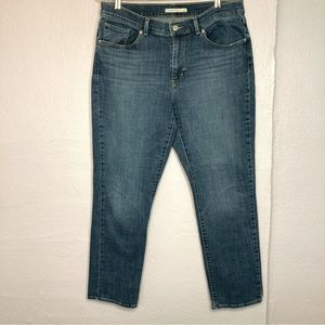 Levi’s Women’s Classic Straight  size 12 M Jeans 31” Waist - 29” Inseam